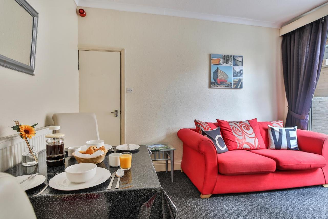 Chomley Holiday Flats Скарборо Екстер'єр фото