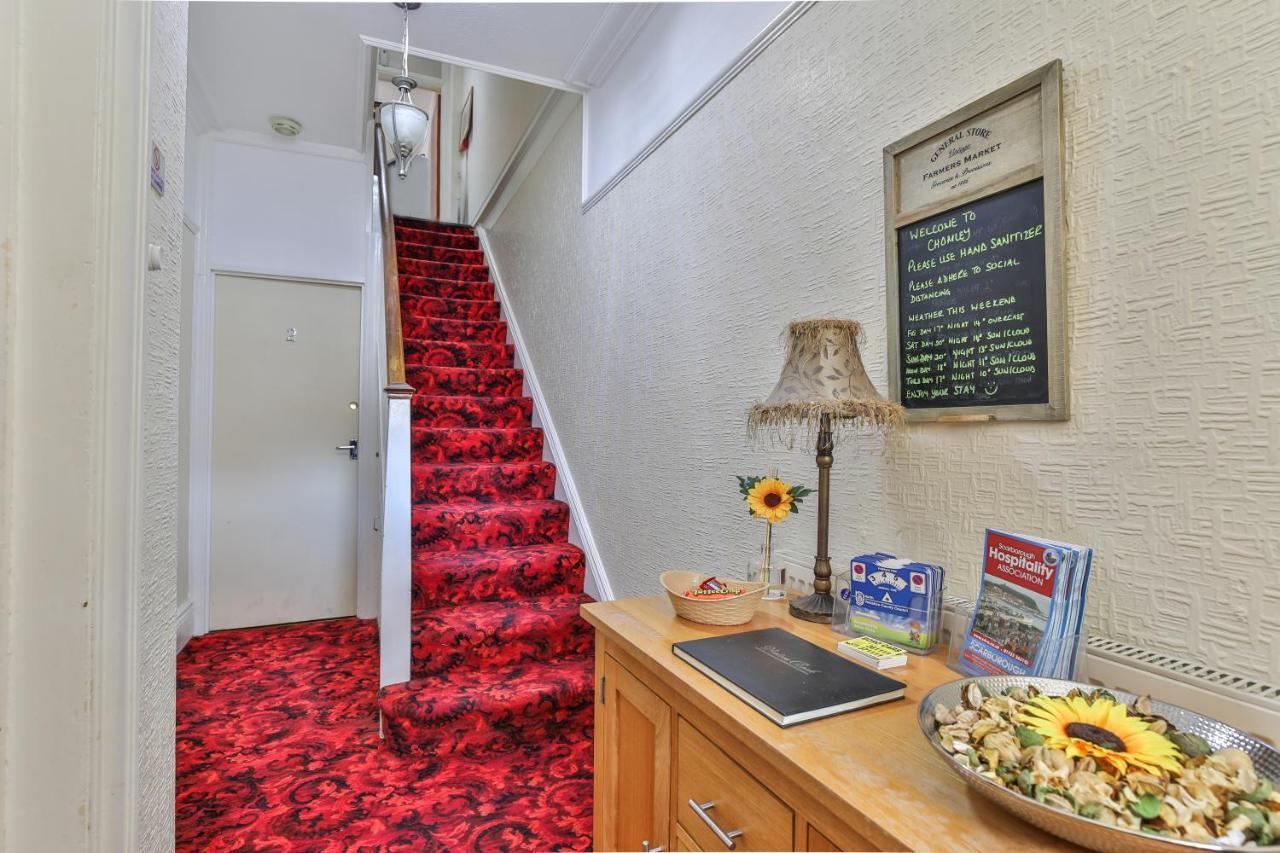 Chomley Holiday Flats Скарборо Екстер'єр фото